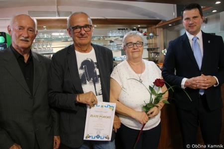 Slavnostna podelitev priznanj in cvetja diamantnim in zlatim parom (32)